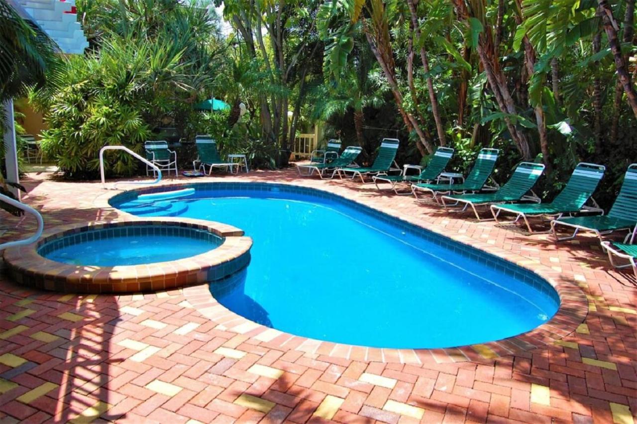 Siesta Palms By The Aparthotel *